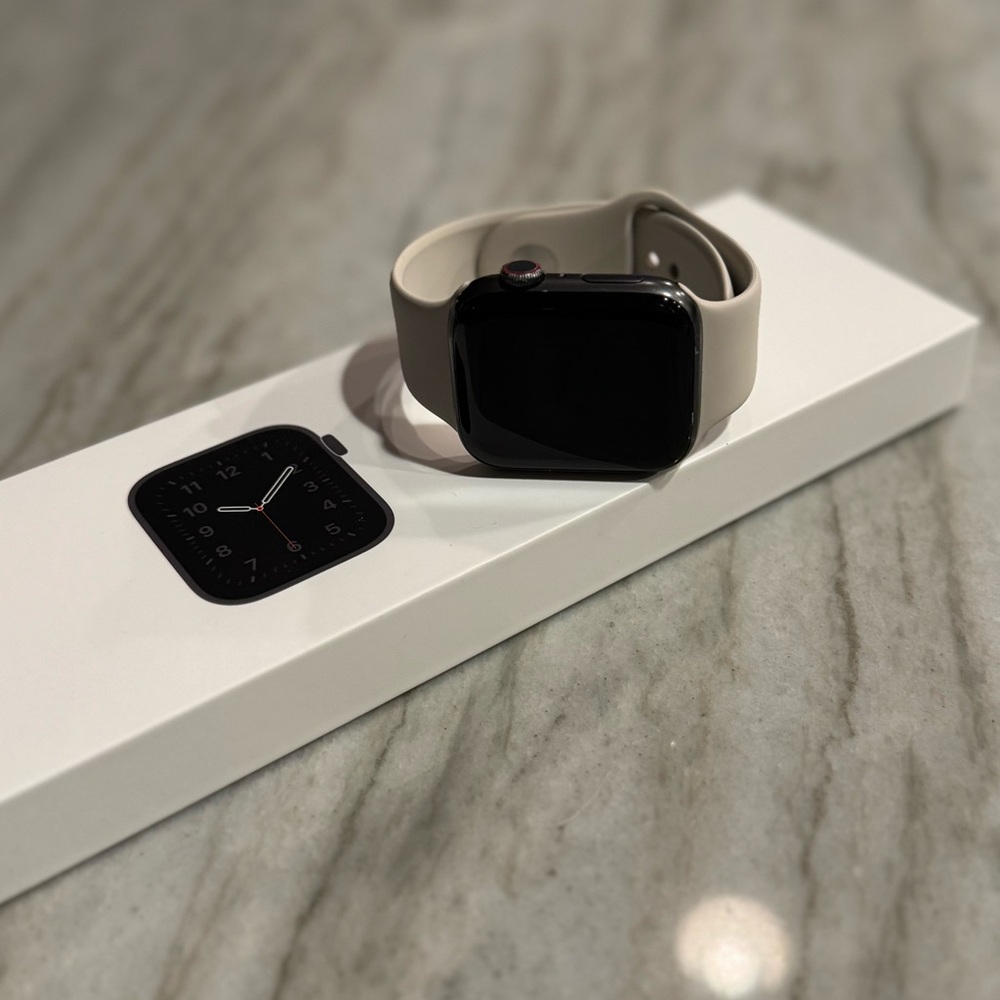 Apple Watch SE 44mm Space Gray Alu - GPS & cellular